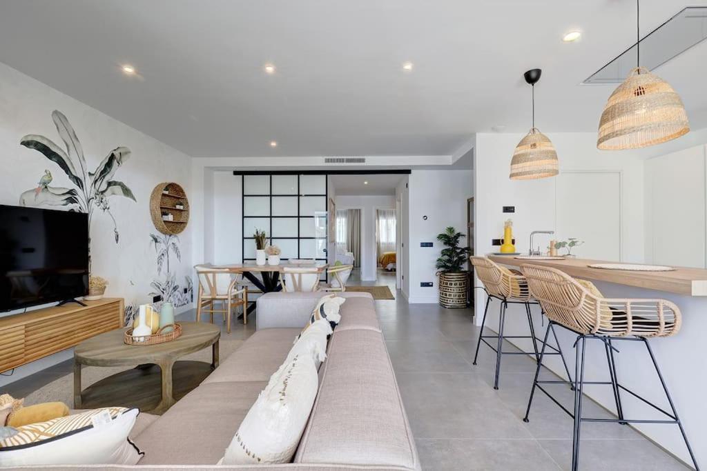 3 Bedroom Ground Floor @ Hills! *
