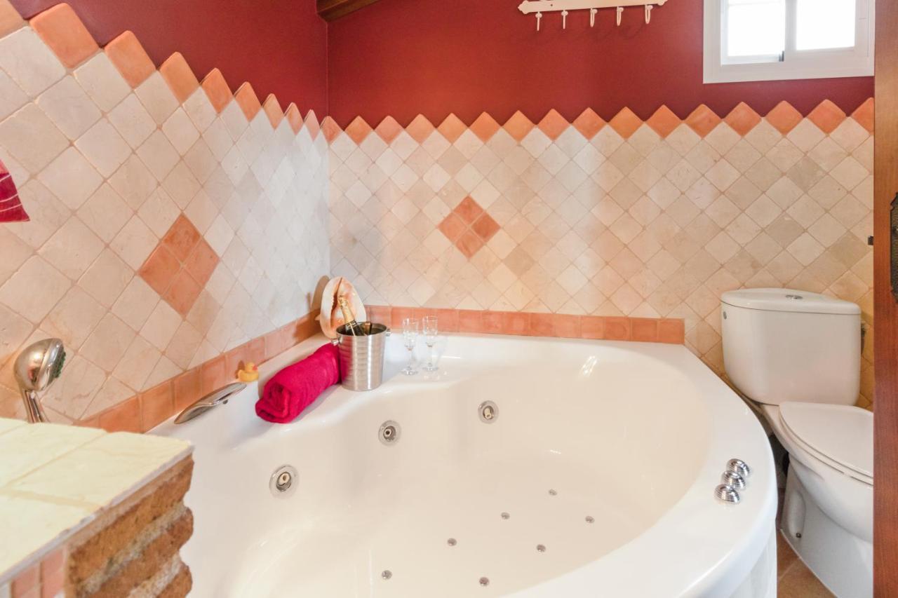 Estilo Mediterranea Con Piscina, Jardin, Bbq Y Jacuzzi - Bel Air Real Estepona