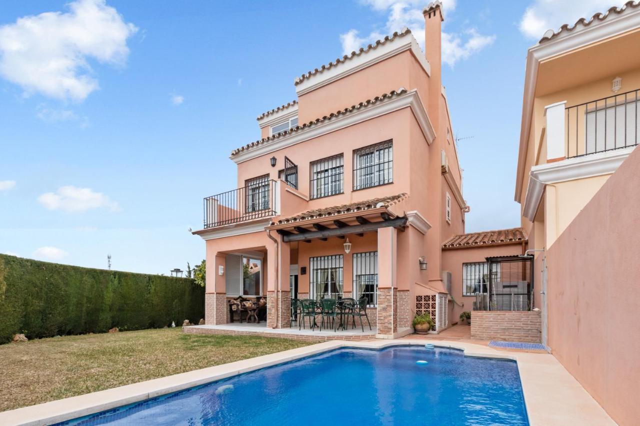 Estilo Mediterranea Con Piscina, Jardin, Bbq Y Jacuzzi - Bel Air Real Estepona