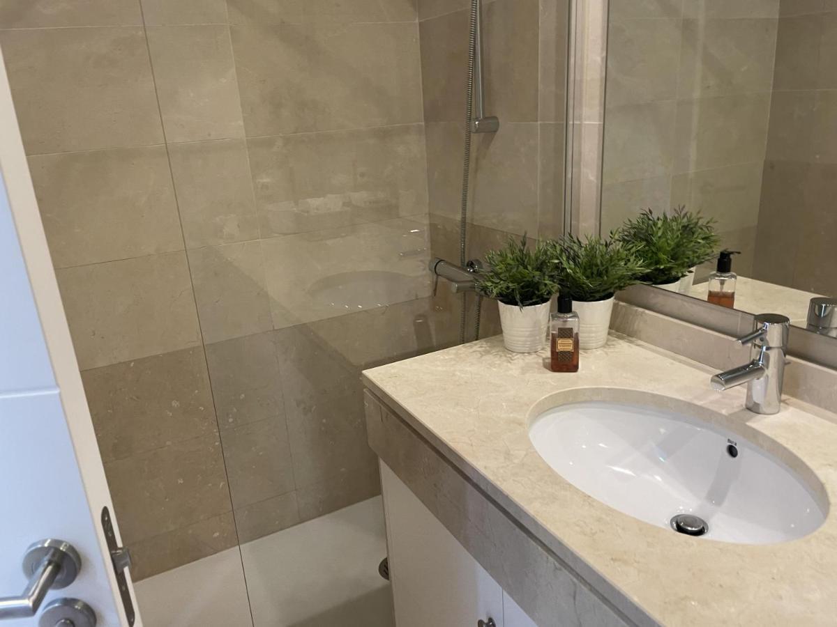 Apartment Stunning Modern 2 Bedroom - Alcazaba Lag *