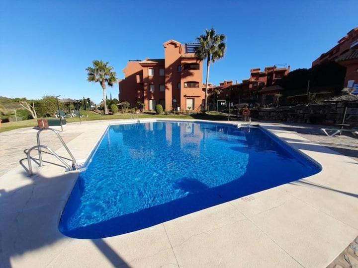 De Tres Muy Espacioso Con Jardines Y Piscinas * Estepona