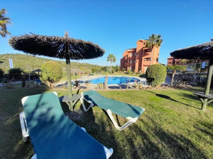 De Tres Muy Espacioso Con Jardines Y Piscinas Estepona