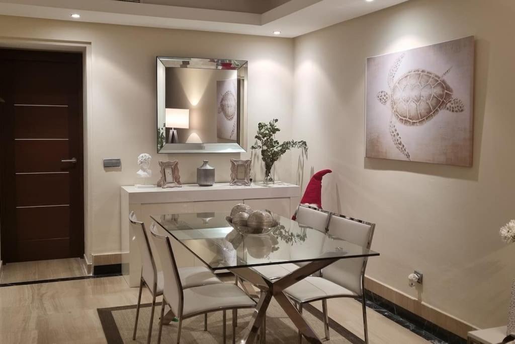 Lujo En Primera Linea De Playa En Bahia De La Plata, Apartment Estepona