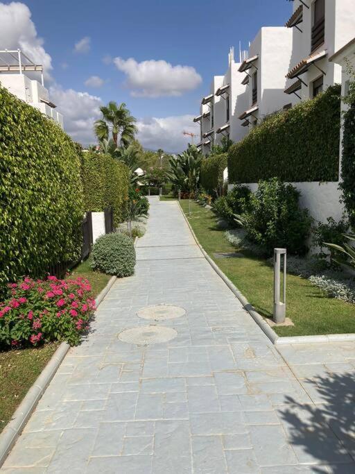 Ruim Zonnig Met Groot Terras In Mooi Complex, Op 15' Te Voet Het Strand; Op 10' En Puerto Banus. *
