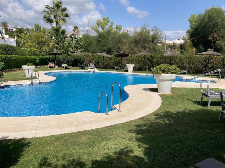 Ruim Zonnig Met Groot Terras In Mooi Complex, Op 15' Te Voet Het Strand; Op 10' En Puerto Banus. Estepona