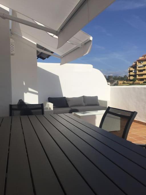 Apartment Ruim Zonnig Met Groot Terras In Mooi Complex, Op 15' Te Voet Het Strand; Op 10' En Puerto Banus. *
