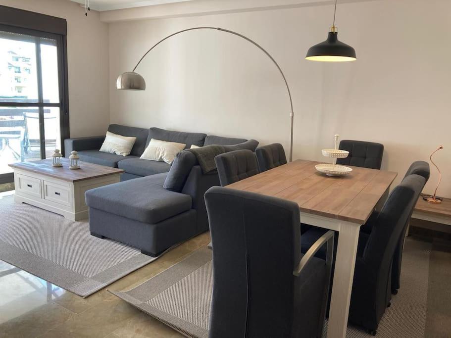 Apartment Ruim Zonnig Met Groot Terras In Mooi Complex, Op 15' Te Voet Het Strand; Op 10' En Puerto Banus. Estepona
