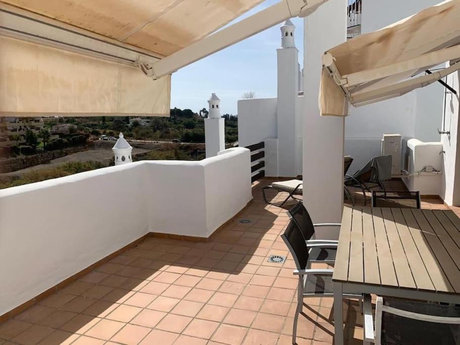 Apartment Ruim Zonnig Met Groot Terras In Mooi Complex, Op 15' Te Voet Het Strand; Op 10' En Puerto Banus. *