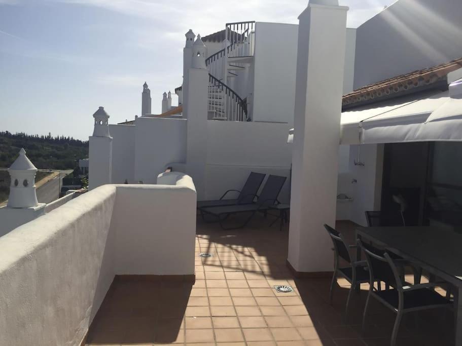 Ruim Zonnig Met Groot Terras In Mooi Complex, Op 15' Te Voet Het Strand; Op 10' En Puerto Banus.