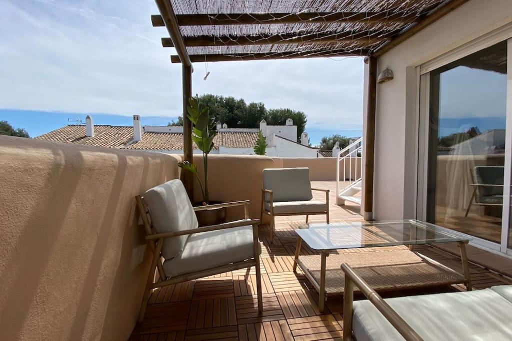 Luxurious Penthouse With 180m2 Sunlit Terrace *