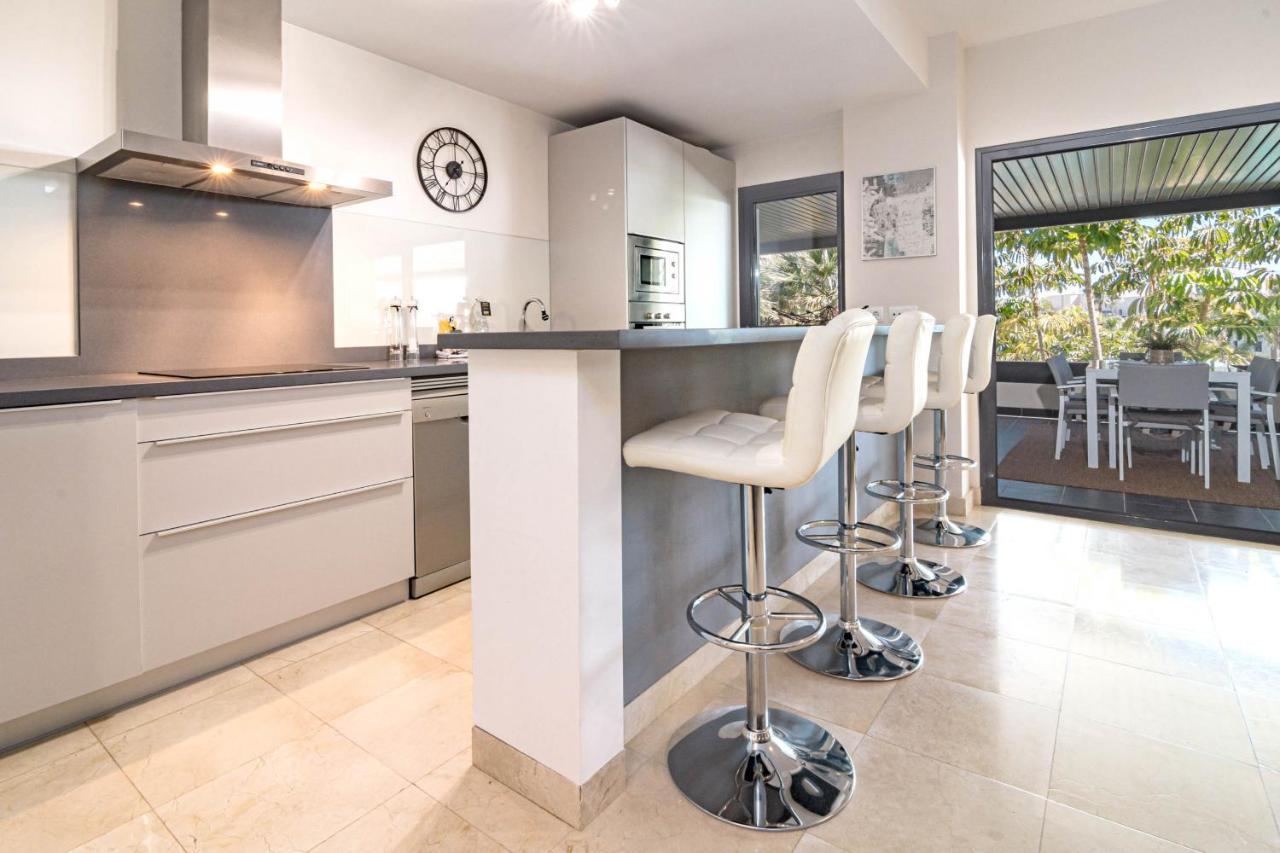 H19 - Stunning 2 Bedroom By Roomservices Apartment *