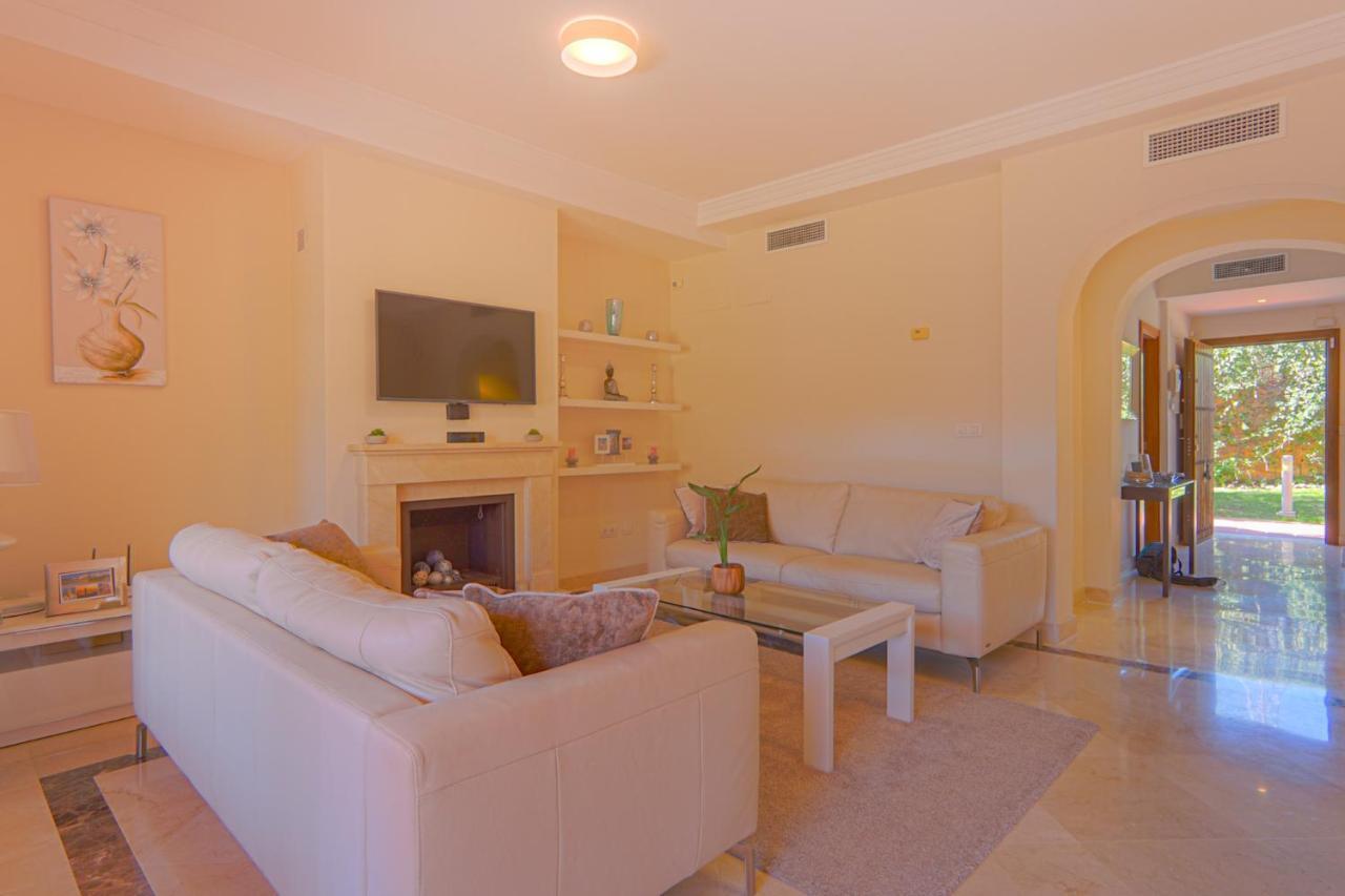 Townhouse Azata Golf - 5 Min Driving From The Beach Holiday home Estepona