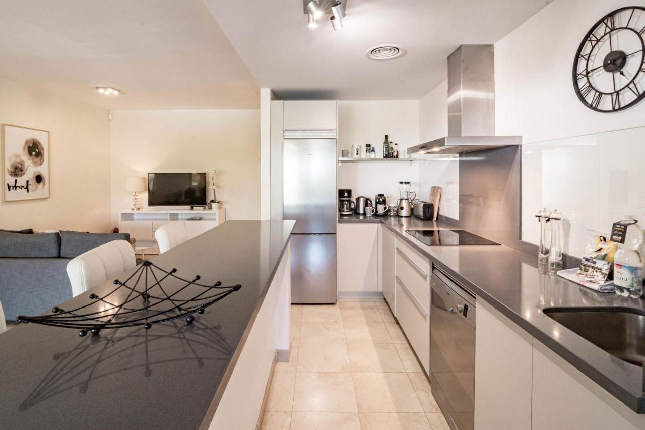 H19 - Stunning 2 Bedroom By Roomservices * Estepona