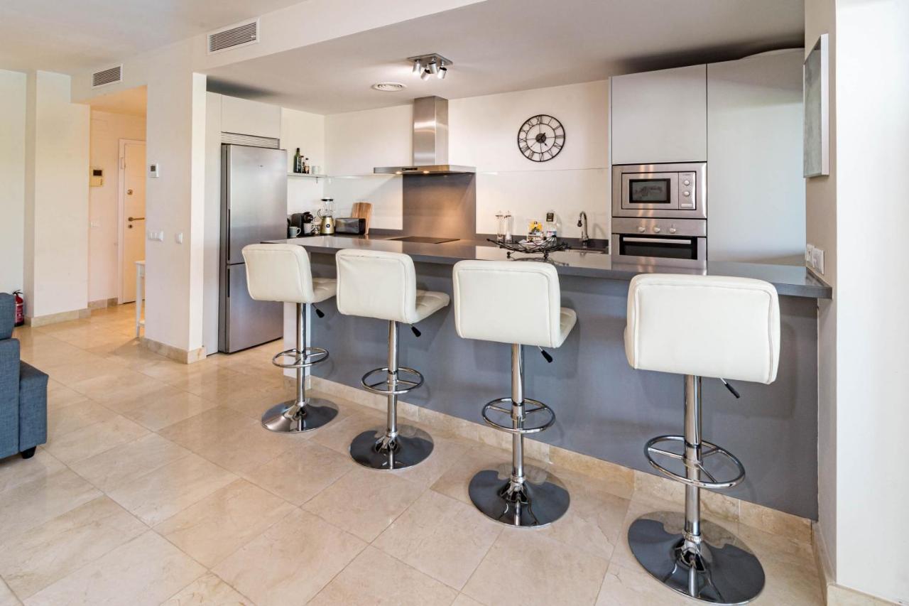 Apartment H19 - Stunning 2 Bedroom By Roomservices