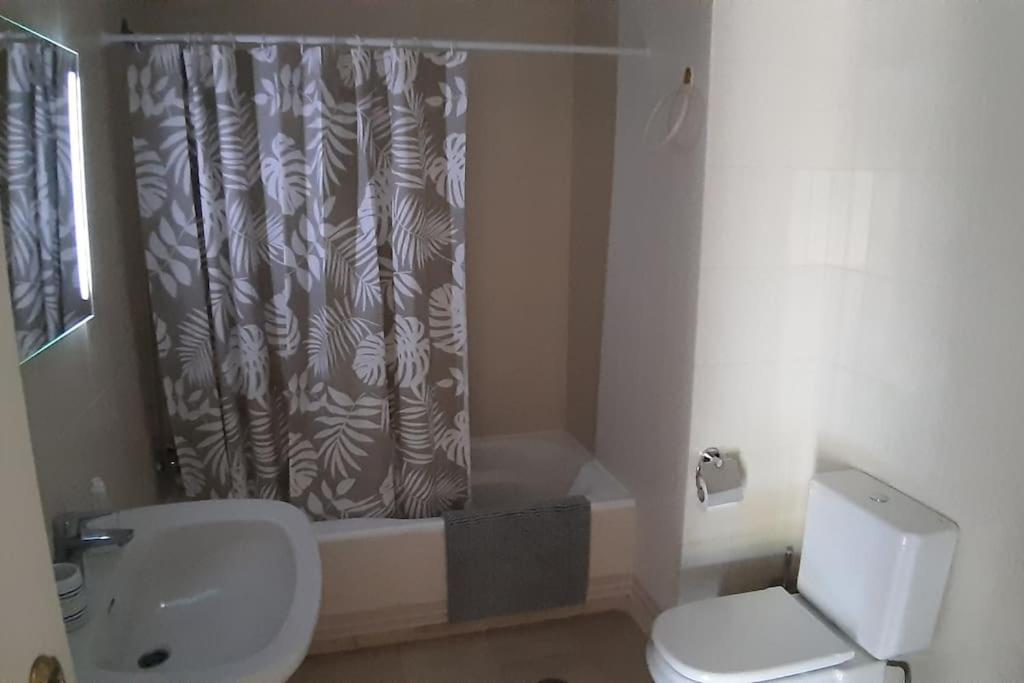 With 2 Big Bedrooms On + Terraces