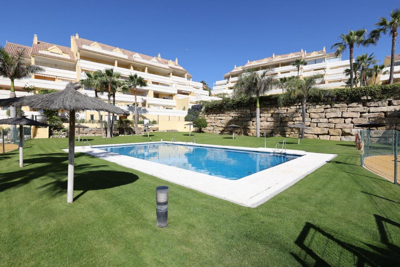 Spacious Puerto Alto Apartment Estepona