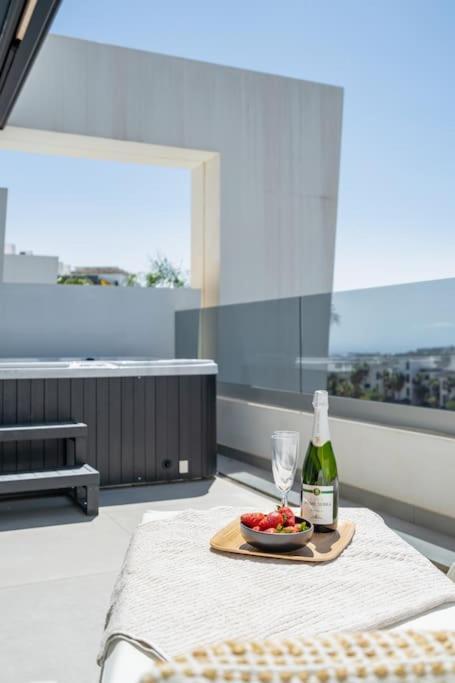 Seaviews Private Jacuzzi Rooftop&luxurious Living Apartment