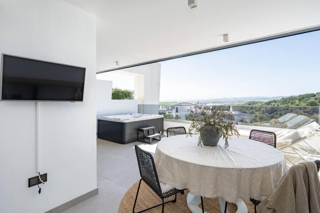 Seaviews Private Jacuzzi Rooftop&luxurious Living Estepona