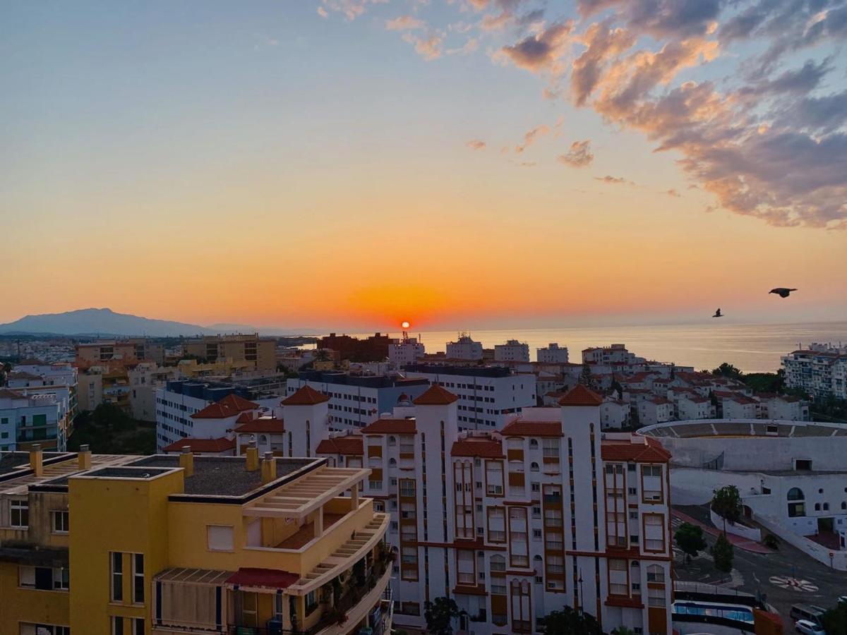 Penthouse Mit Private Dachterrasse Und Blick Auf Meer, Berge ,hafen