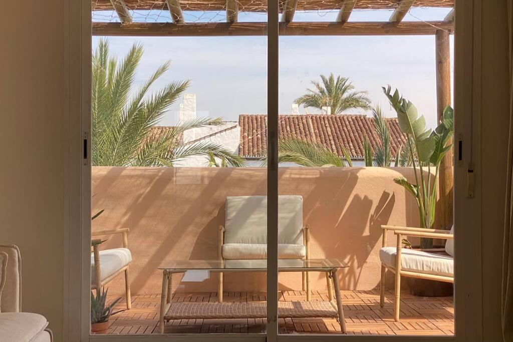 Luxurious Penthouse With 180m2 Sunlit Terrace Appartement