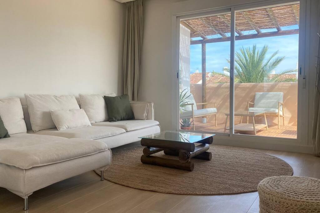 Luxurious Penthouse With 180m2 Sunlit Terrace Appartement *
