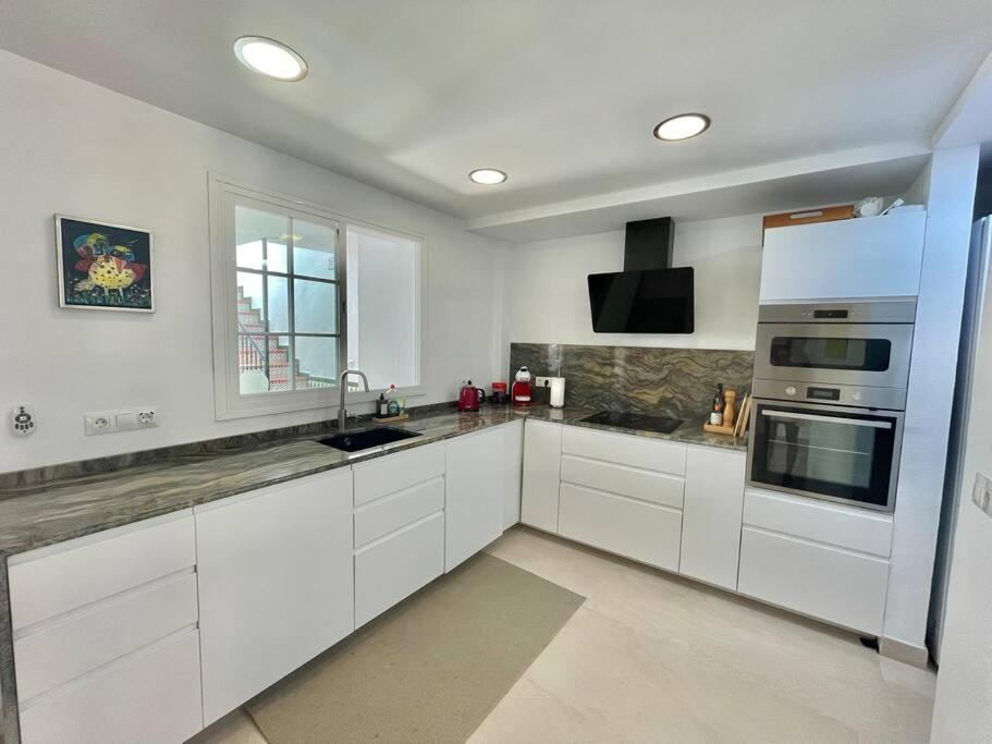 Stylish Beachside House 50 M From The Sea ! Casa de férias Estepona