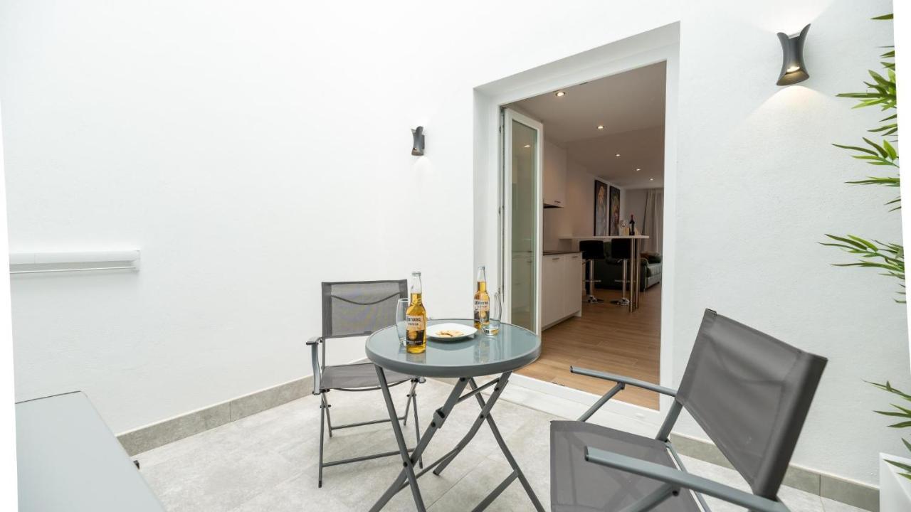 Huerto 22 Chic Urban Corner Apartment *