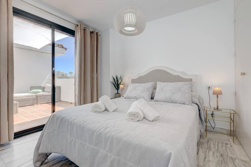 4 Bedroom Townhouse 200 Meters From The Beach! Apartment Estepona