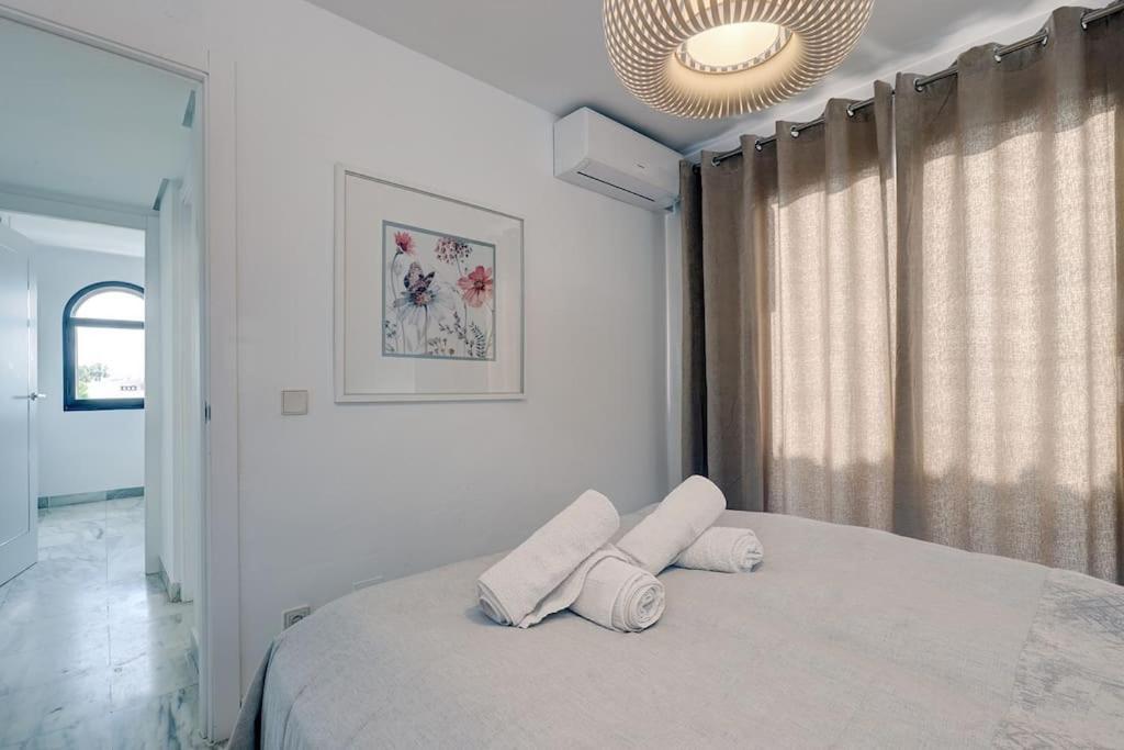 4 Bedroom Townhouse 200 Meters From The Beach! Estepona
