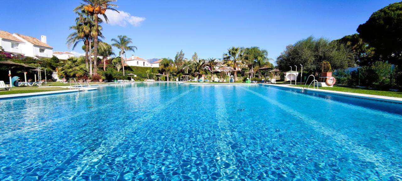 Con Jardin Y Piscina En Playa