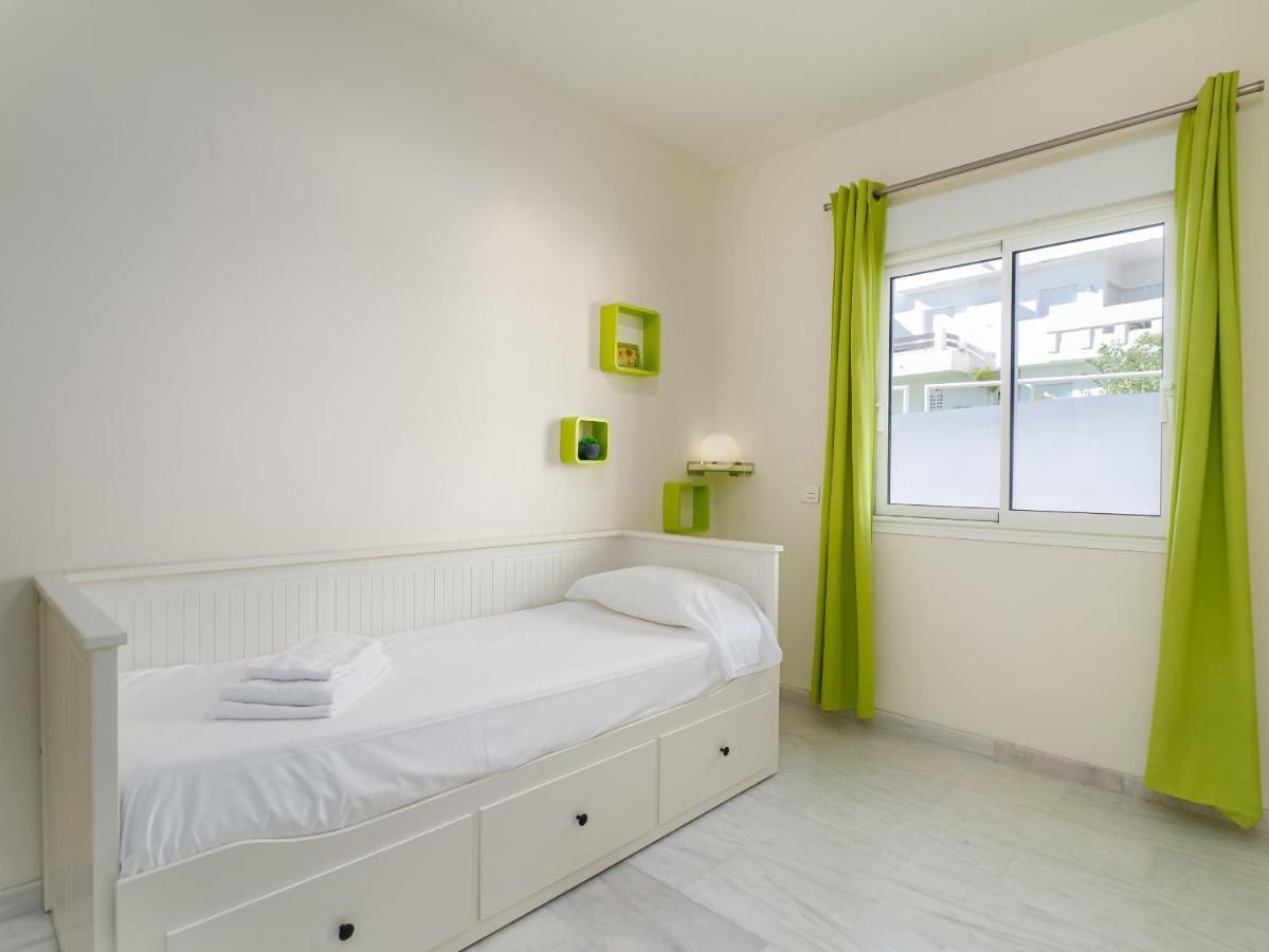 2051-new 3 Bedrooms On Golf Apartment Estepona