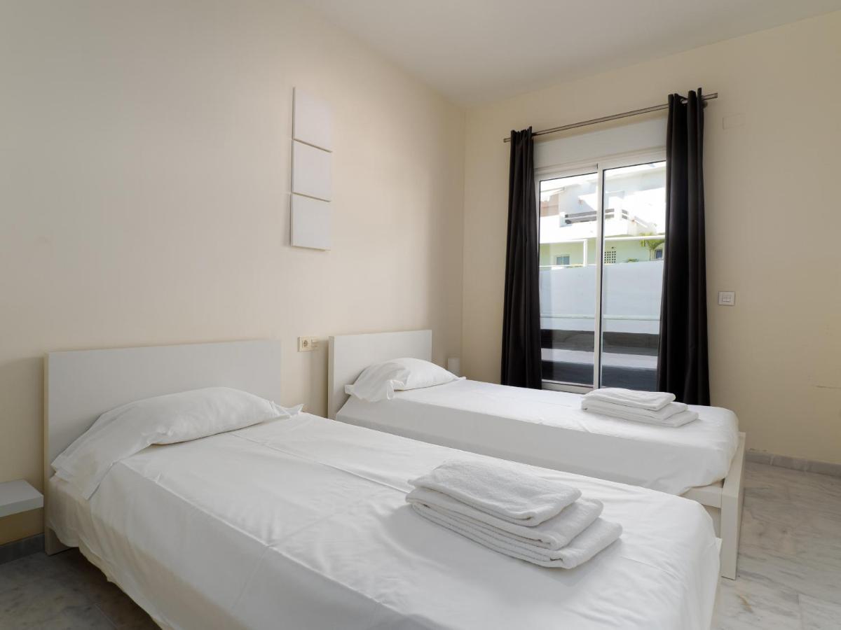 2051-new 3 Bedrooms On Golf Apartment *