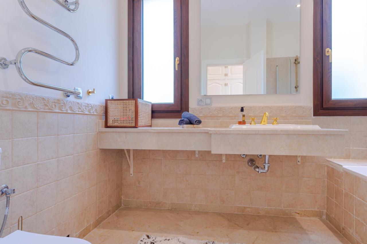 Appartement 6-bdrm Andalusian Modern Next To Golf Course Estepona