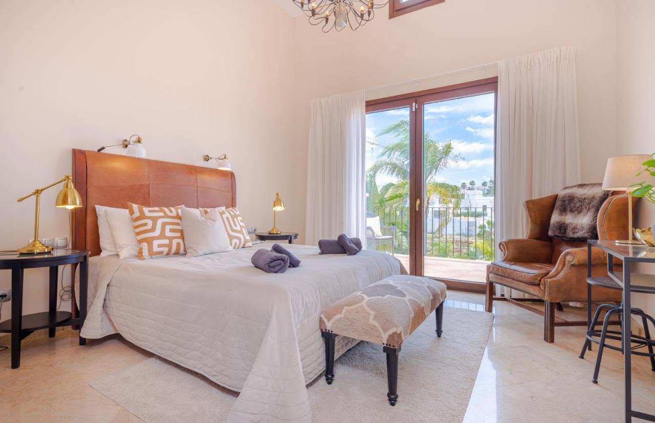 6-bdrm Andalusian Modern Next To Golf Course