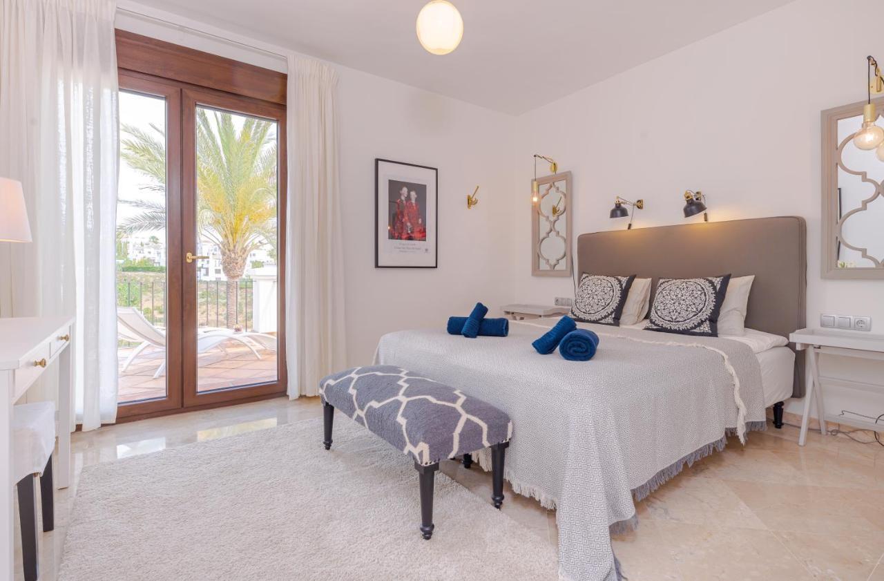 6-bdrm Andalusian Modern Next To Golf Course *