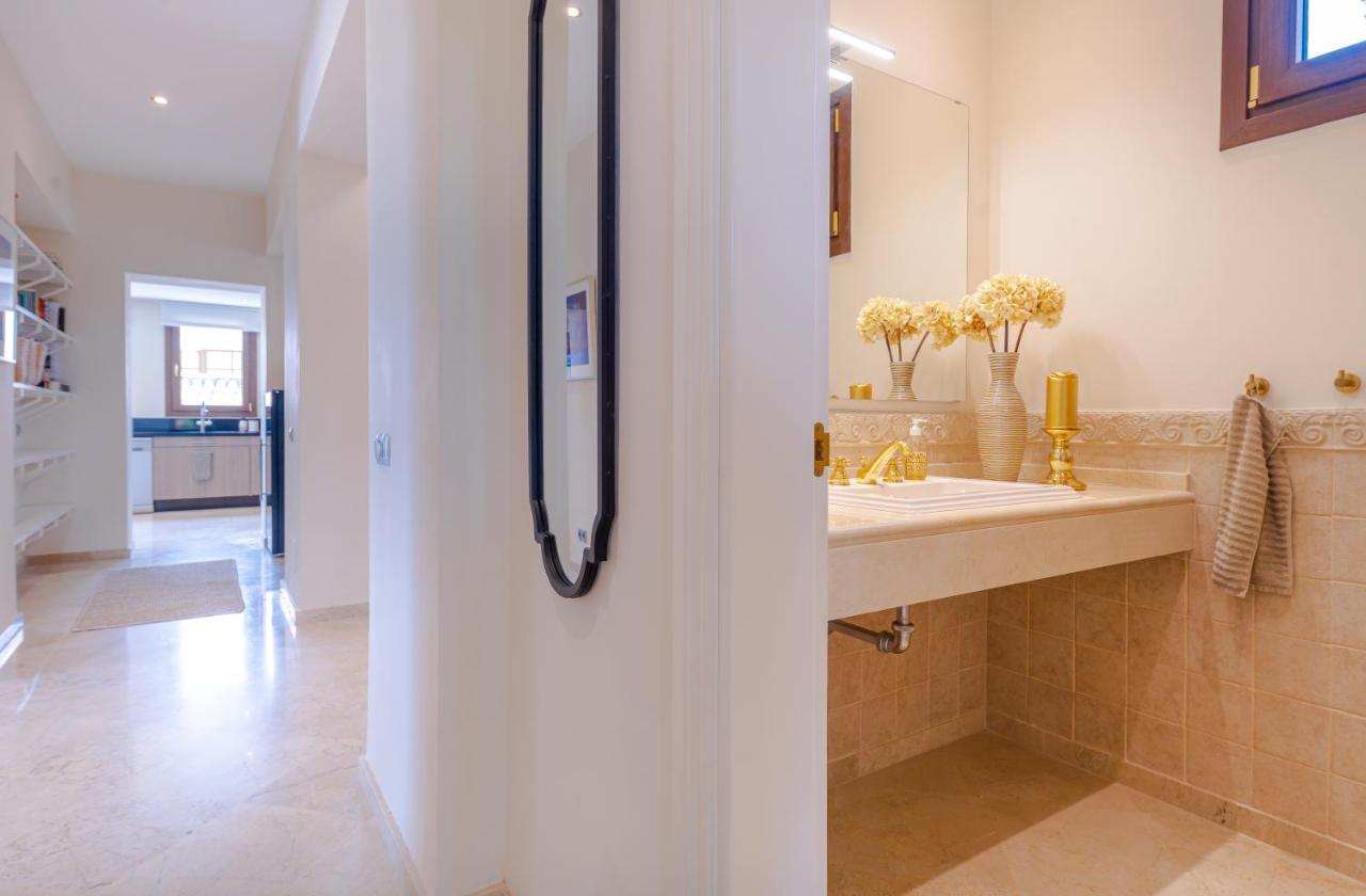 6-bdrm Andalusian Modern Next To Golf Course