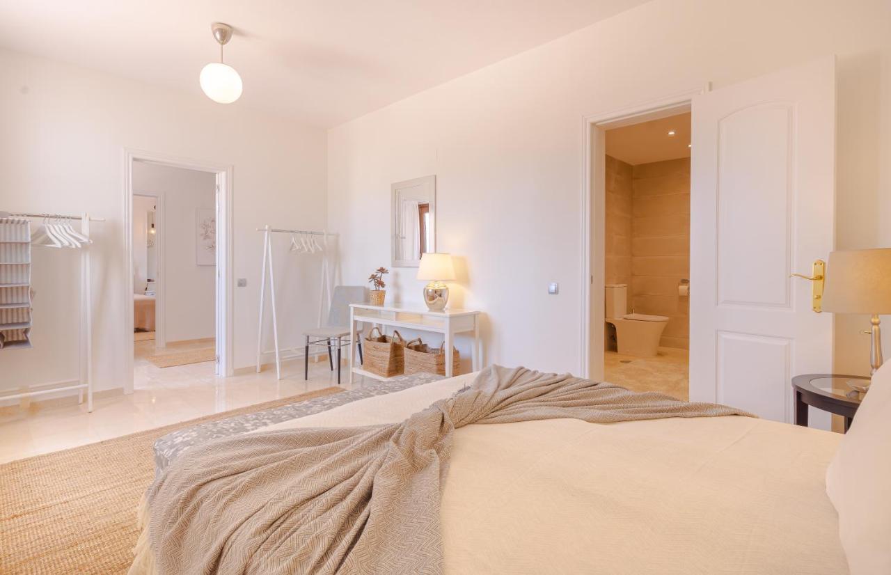 6-bdrm Andalusian Modern Next To Golf Course