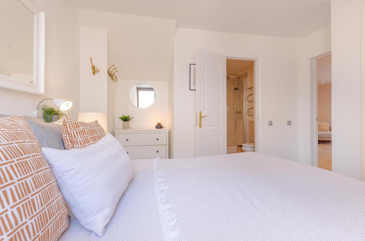 6-bdrm Andalusian Modern Next To Golf Course Appartement