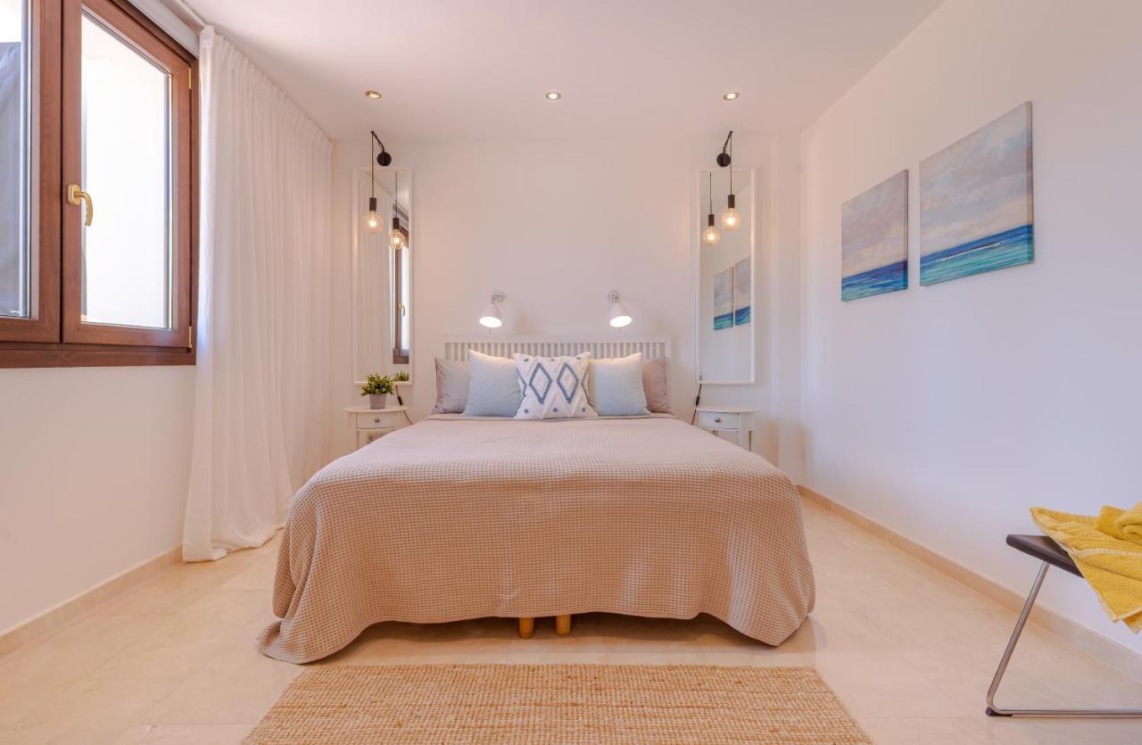 6-bdrm Andalusian Modern Next To Golf Course