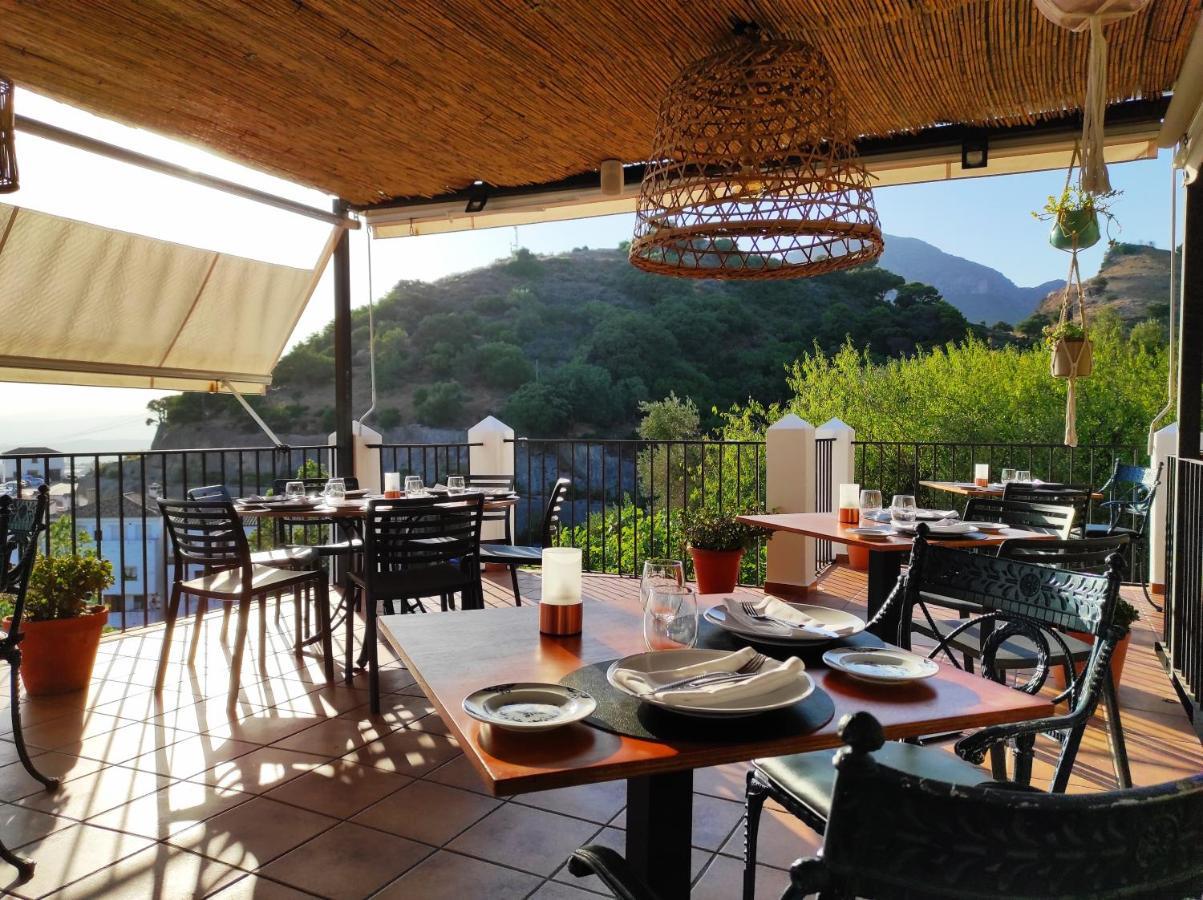Seaside Vista Terrace: Panoramic Costa Del Sol Retreat Apartment *
