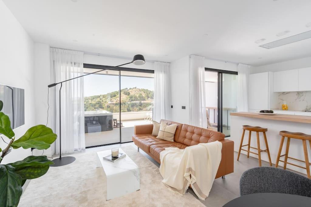 Seaviews Private Jacuzzi Rooftop&luxurious Living Apartment Estepona