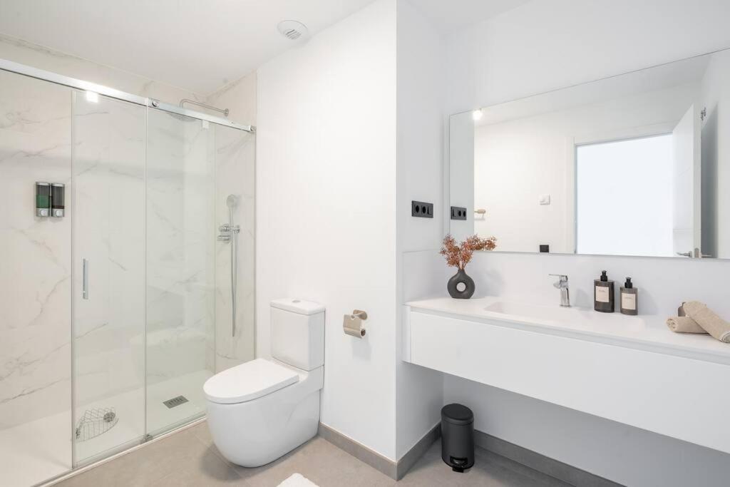 Seaviews Private Jacuzzi Rooftop&luxurious Living Apartment