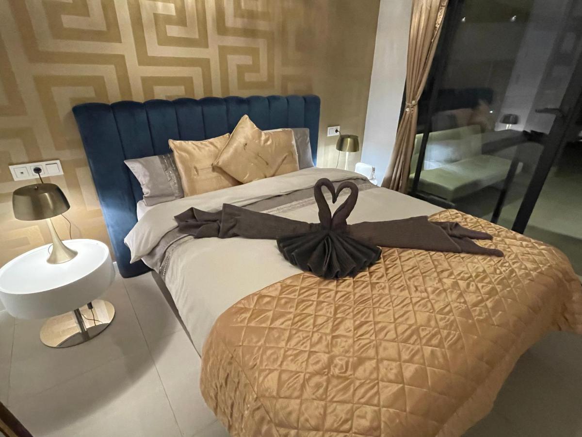 Appartement Casa Casu New Stunning 3 Bed Raised Ground Floor & Huge Balcony With Sea Pool & Mountain View Indoor & Outdoor Swimming Pools & Gym Walking Distance To Port Traveller Award 2023 *