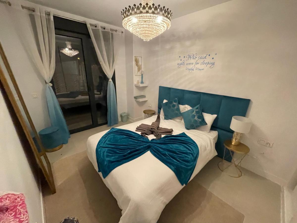 Appartement Casa Casu New Stunning 3 Bed Raised Ground Floor & Huge Balcony With Sea Pool & Mountain View Indoor & Outdoor Swimming Pools & Gym Walking Distance To Port Traveller Award 2023 Estepona