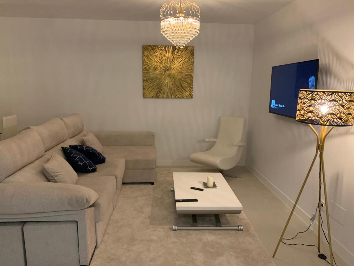 Casa Casu New Stunning 3 Bed Raised Ground Floor & Huge Balcony With Sea Pool & Mountain View Indoor & Outdoor Swimming Pools & Gym Walking Distance To Port Traveller Award 2023 Appartement Estepona