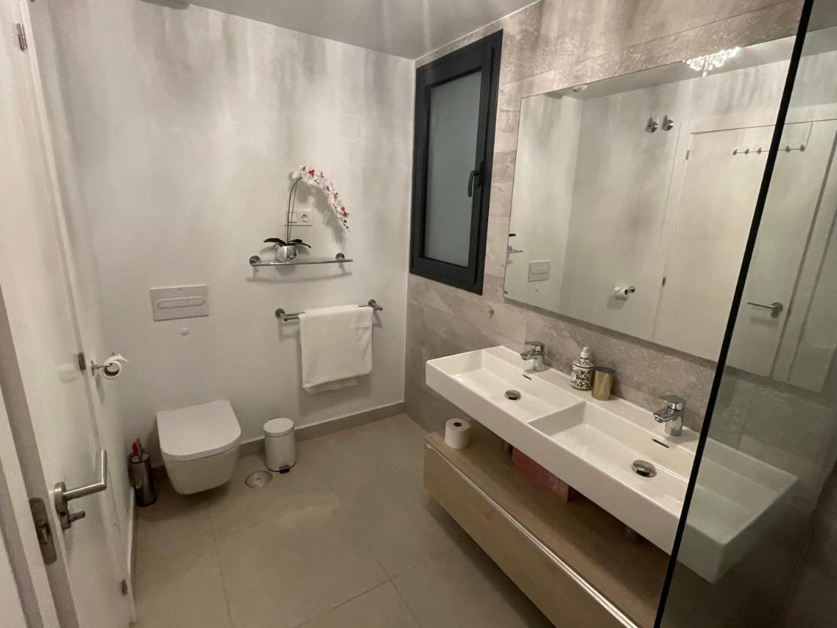 Casa Casu New Stunning 3 Bed Raised Ground Floor & Huge Balcony With Sea Pool & Mountain View Indoor & Outdoor Swimming Pools & Gym Walking Distance To Port Traveller Award 2023
