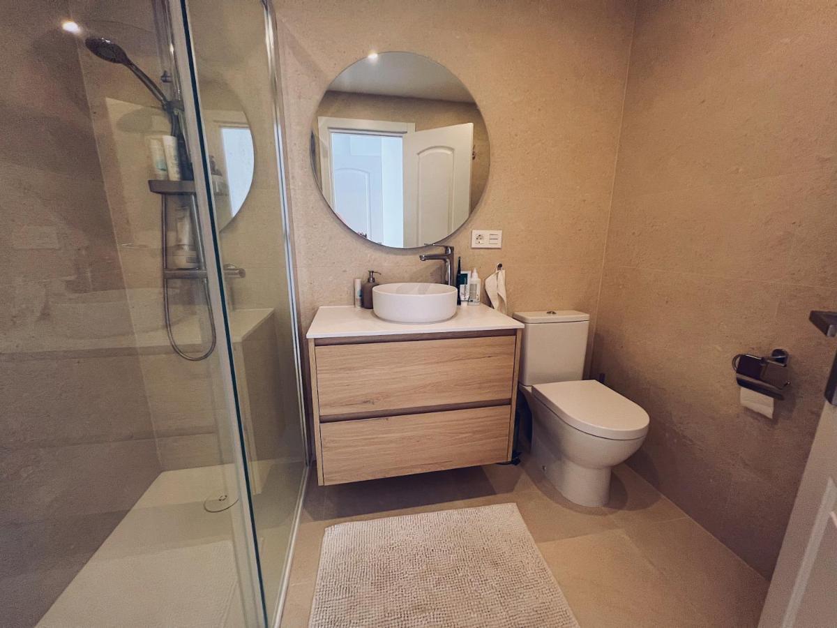 Unique & Fashionable 3 Bedroom - Views Apartment