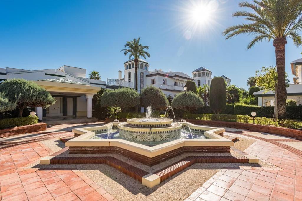 Gorgeous Beachfront With Stunning Sea Views & Garden Apartment