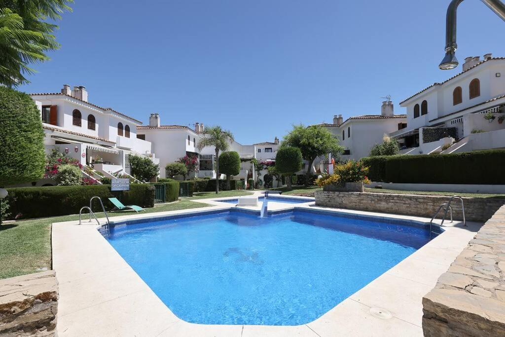 4 Bedroom Townhouse 200 Meters From The Beach!