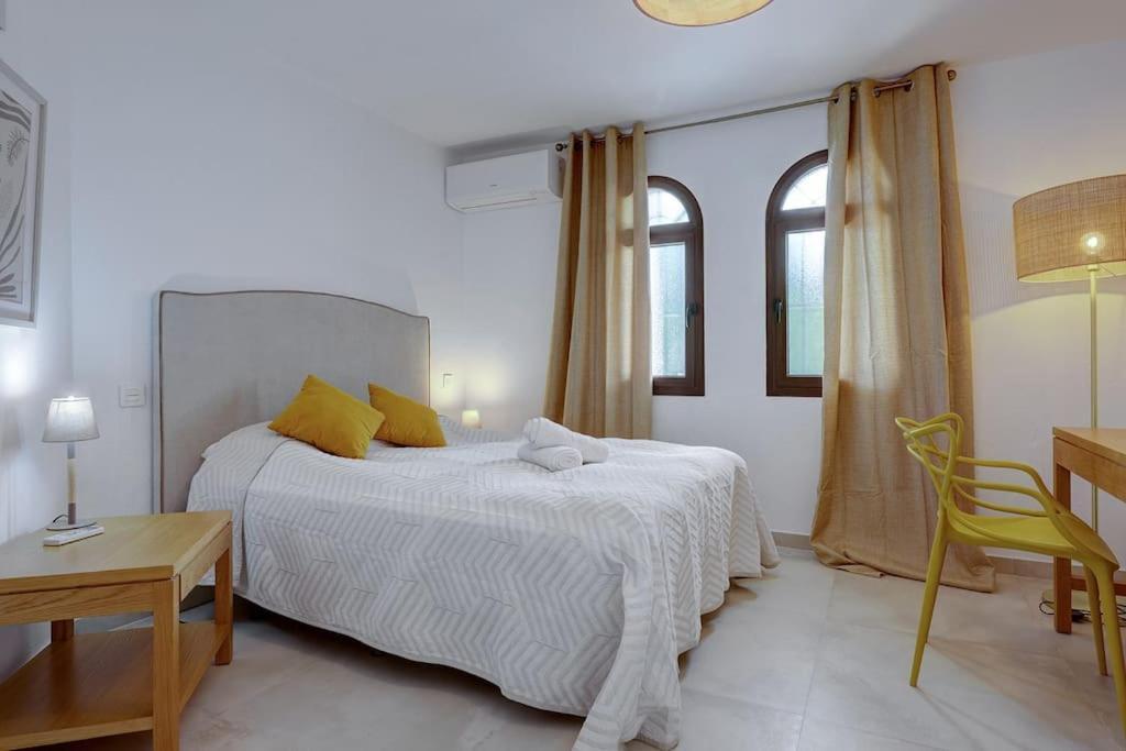 4 Bedroom Townhouse 200 Meters From The Beach! Apartment Estepona